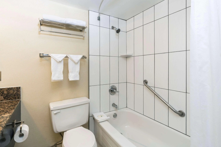 Quality Inn Downtown Inner Harbour photo 12