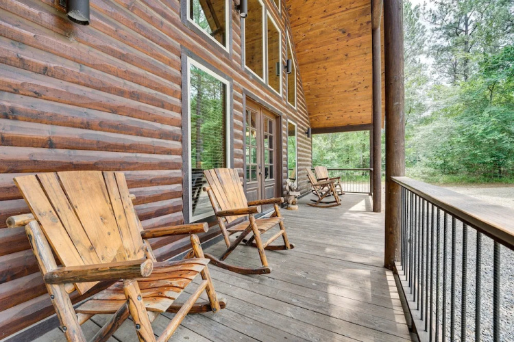 Hot Tub & Fire Pit at Broken Bow Cabin!