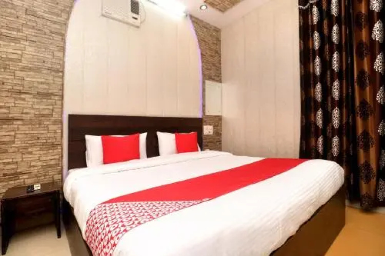 OYO 28162 Hotel Prince