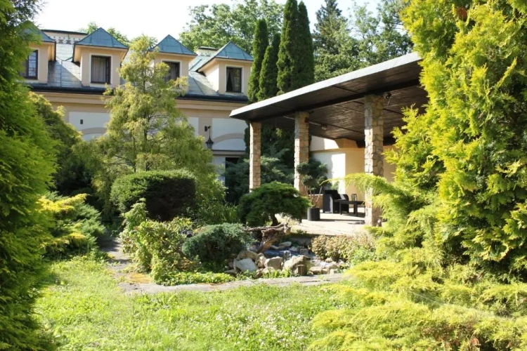 Twin Cottage
