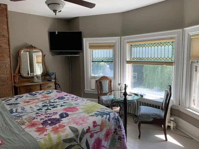 Green Oaks Bed and Breakfast