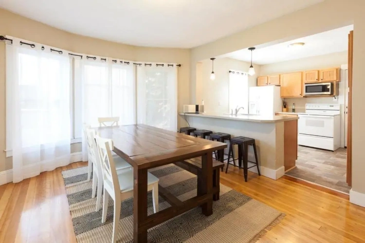 4 Bedrooms Cottage