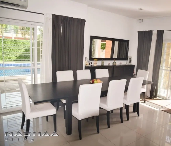 4 Bedrooms Villa
