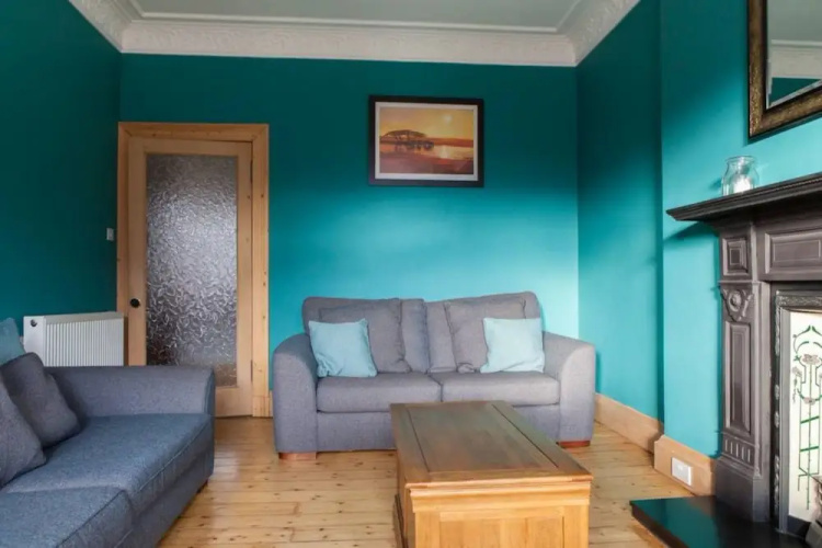 2 Bedroom Flat With Free Parking Nearby Accommodates 6