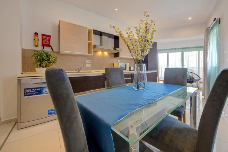 Sliema Ferries 2-bedroom Apt with views