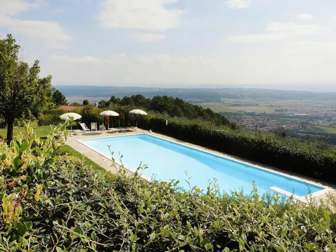 Estate in Monte Serra With Panoramic Views