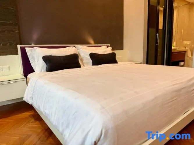 1 Bedroom Suite with pool view