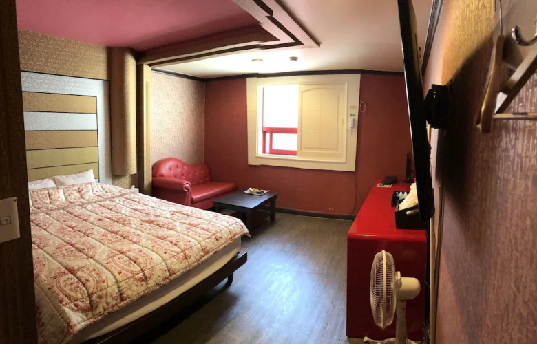 Public Hotel