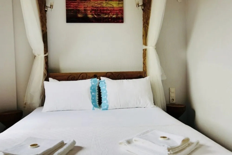 Bozcaada Iris Hotel