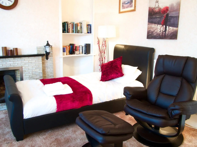 Crown Hotel Guesthouse