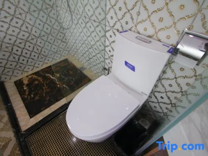 Yiqing Theme Hotel Shanghai