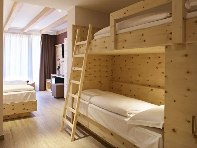 Deluxe Quadruple room with balcony and with mountain view