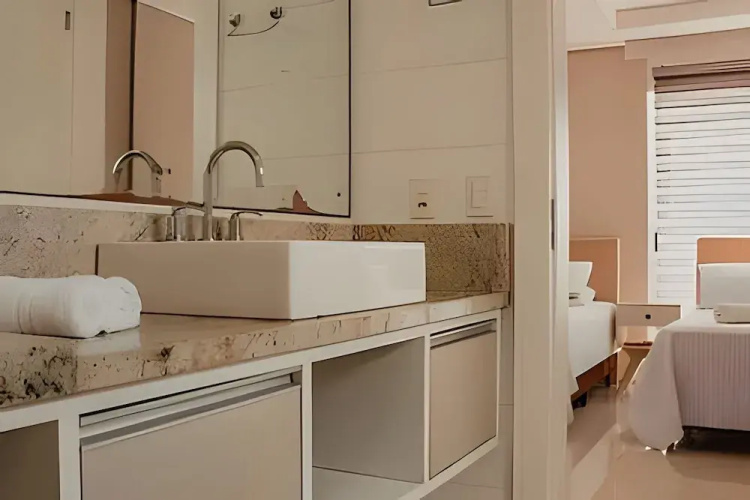 Casa com piscina 5 suites 1 quarto e AC