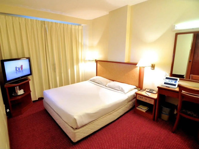 ZEN Rooms First Business Inn
