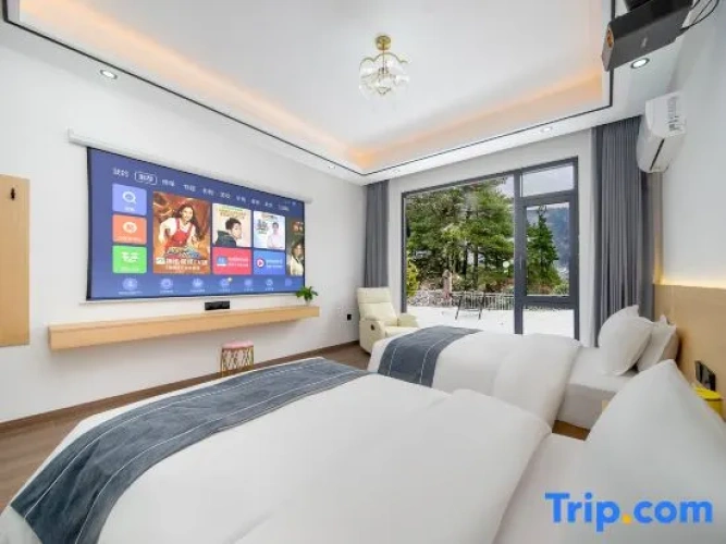 Standard Twin room with mountain view