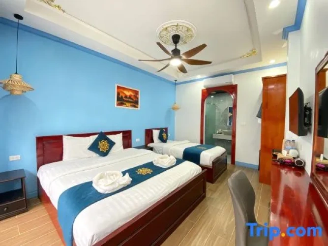 Standard Triple room with pool view