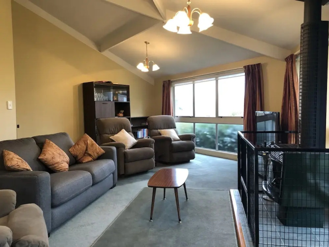 25 Chalet Crescent