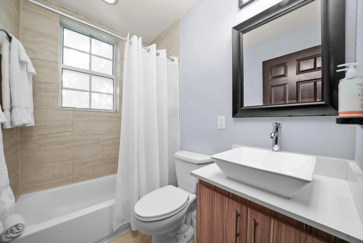 Tradewinds Apartment Hotel photo 9