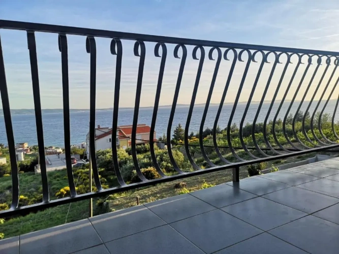 2 Bedrooms Apartment with sea view