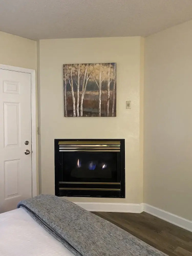 Riverside 209 1BR Condo with Jacuzzi by RedAwning