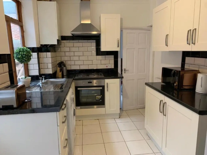 4 Bedrooms Cottage