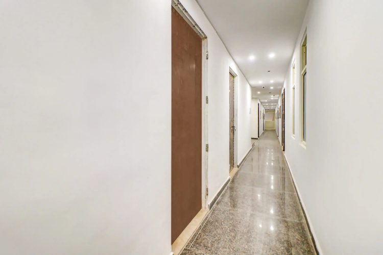 Fabhotel Grand