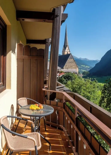 Standard room with balcony and with mountain view