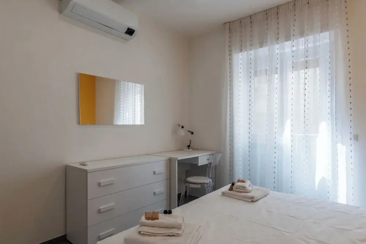 JOIVY Delightful 3-bed Flat with Balcony