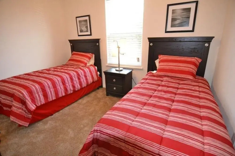 5 Br Home Kitchen Sleeps 10