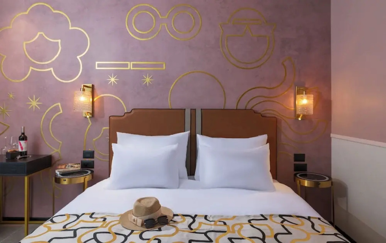 Iconic Hotel