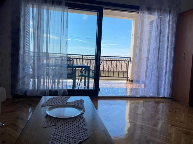 Apartment with sea view