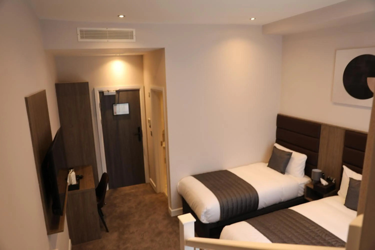 Reem Hotel