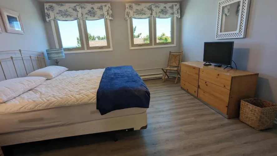 Mariners Court 221
