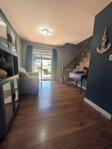 3 Bedrooms Cottage with balcony