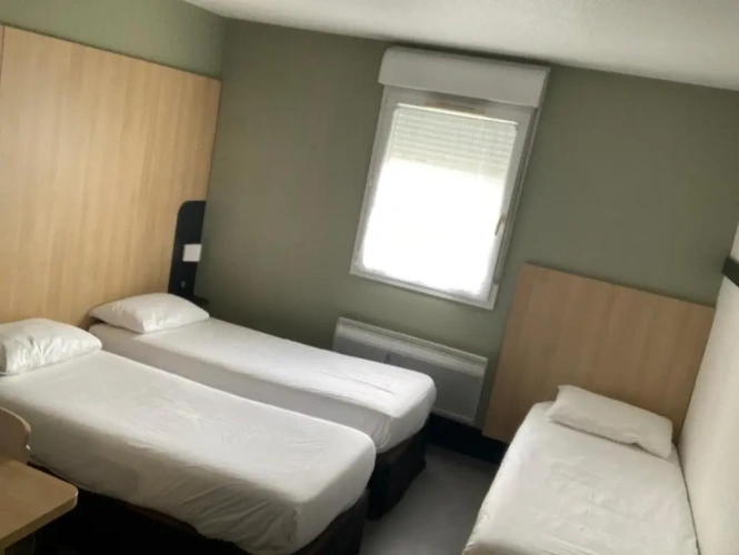 Standard Triple room