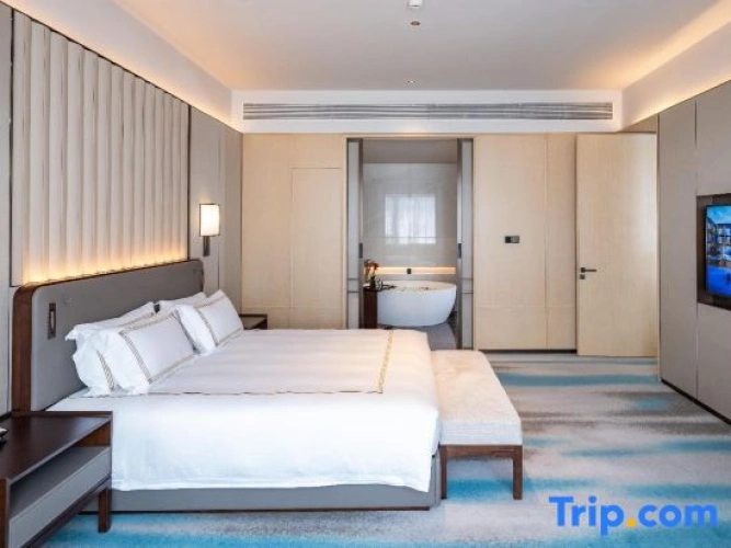 Executive Suite with lake view