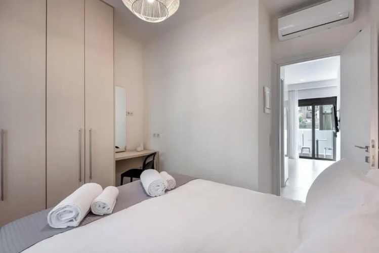 Basement Apartment with balcony and with garden view