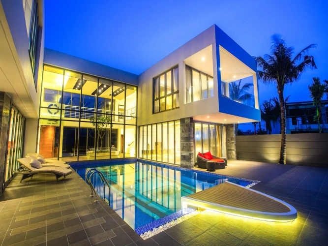 5 Bedrooms Villa