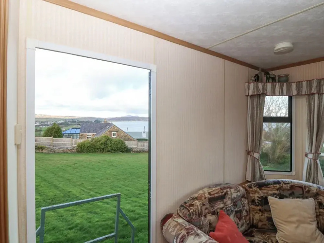 Caravan at Cartref