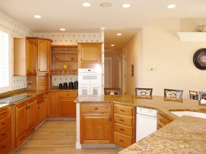 690 Pelican Court