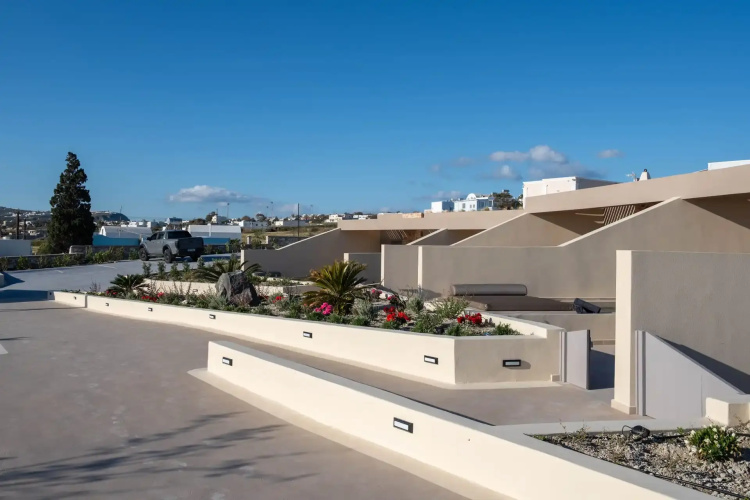 Caldera Cliff Illusion Suites