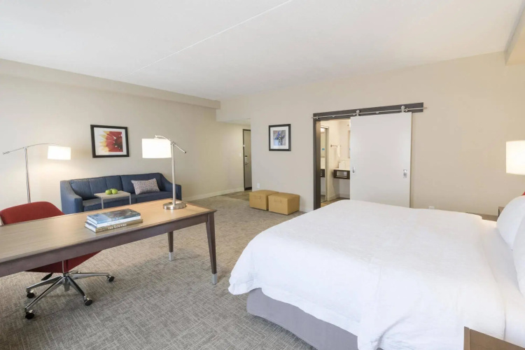 Hampton Inn & Suites Tulsa Downtown