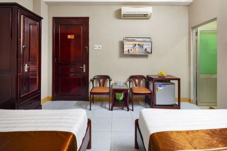 Holiday Hotel