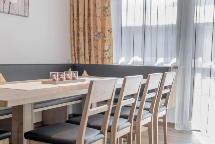 4 Bedrooms Apartment with balcony
