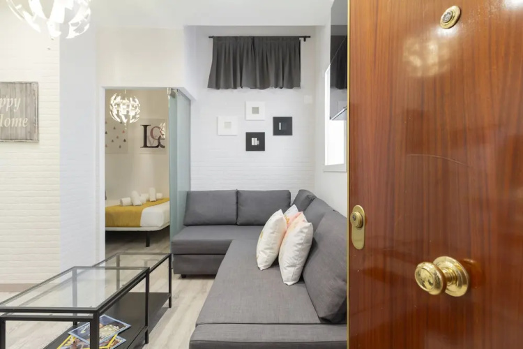 Dobo Homes Ronda De Valencia Apartment
