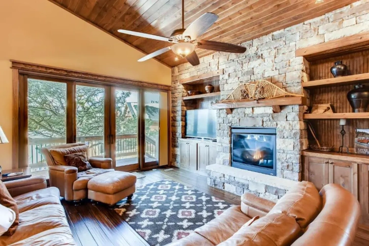 5 Bedrooms Cottage