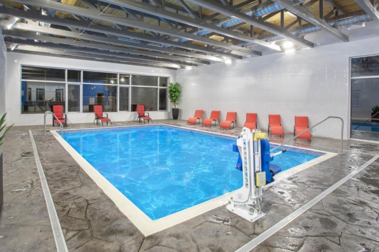 Comfort Suites Kingston Central photo 17