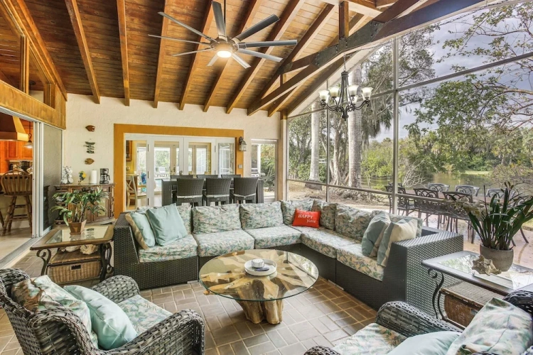 4 Bedrooms Cottage