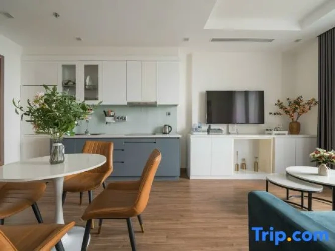 2 Bedrooms Luxury Apartment with lake view
