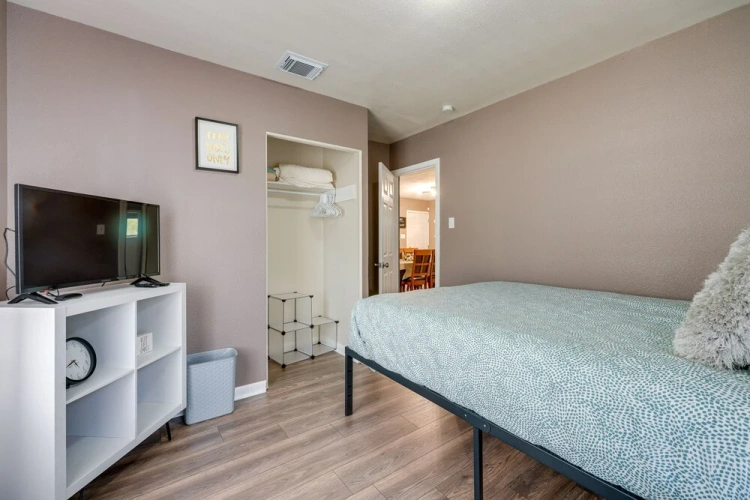 4 Bedrooms Cottage